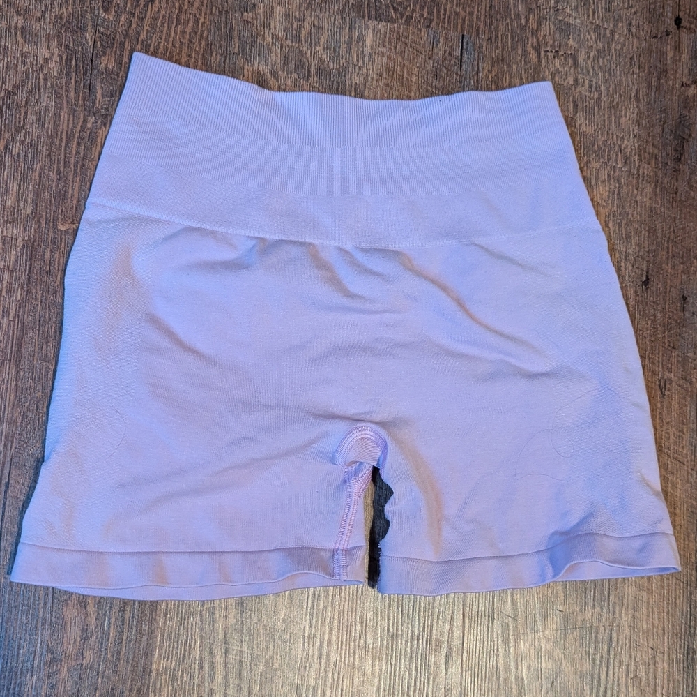 Alphalete Amplify 4.5" Shorts Pink